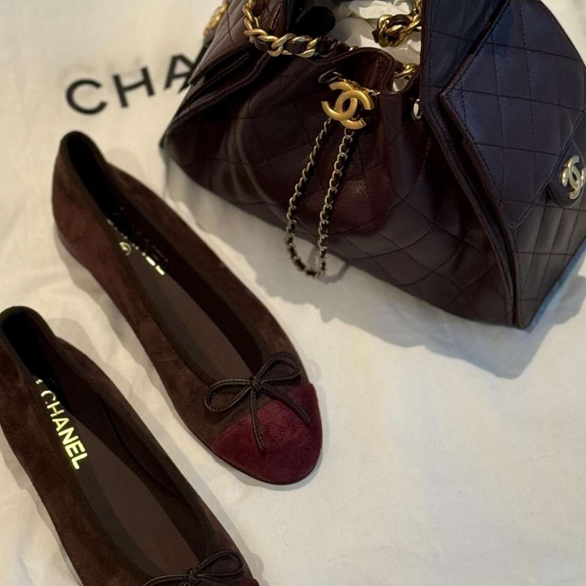 CHANEL 25 CAVIAR DE BORDEAUX ET ENSEMBLE DE BALLERINES