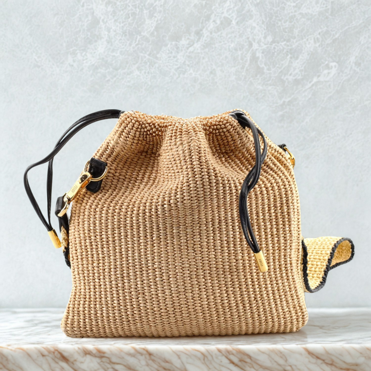 SAC FENDI SACK PETIT SAC EN PAILLE TISSÉE BEIGE