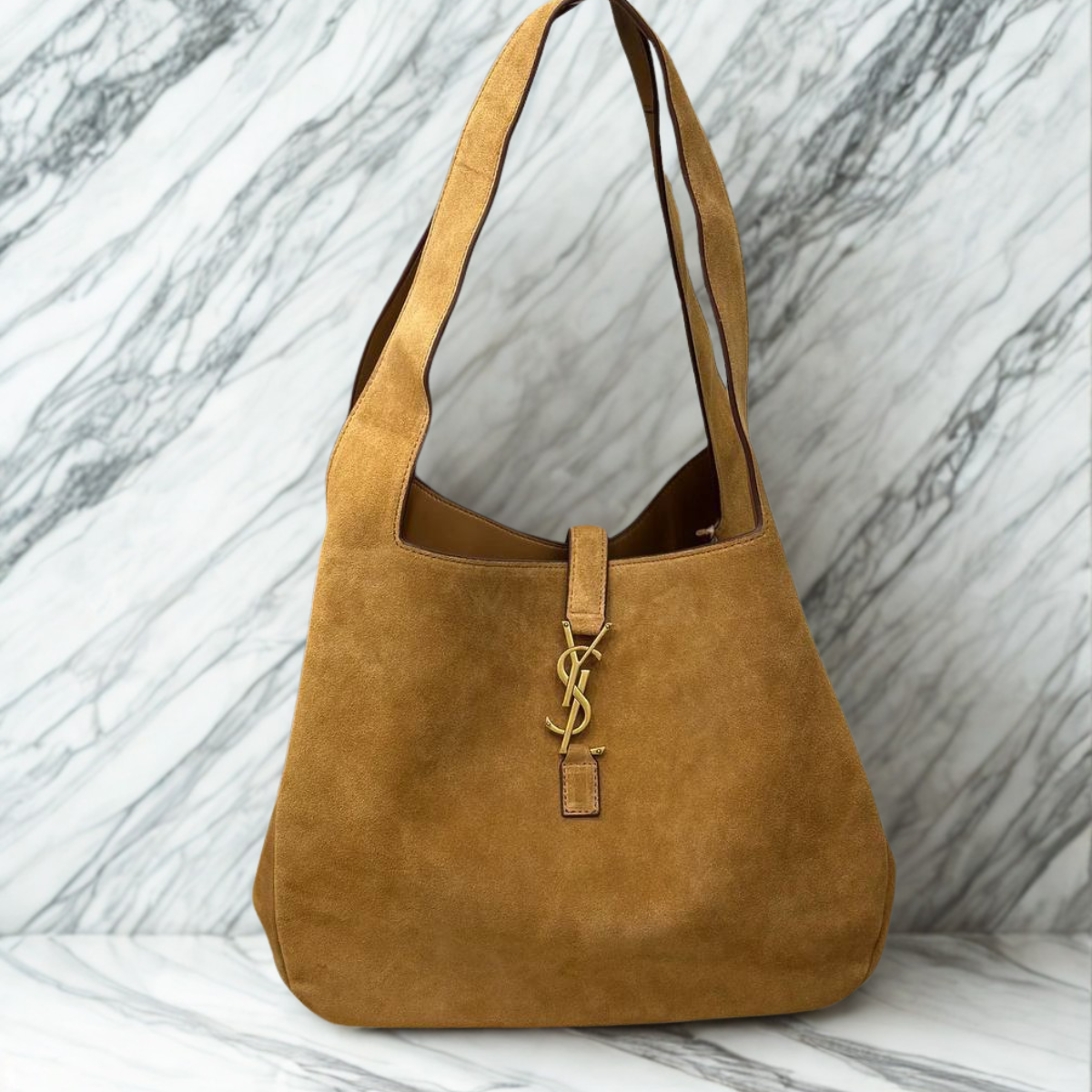 LE 5 À 7 BEA EN DAIM PAR YVES SAINT LAURENT