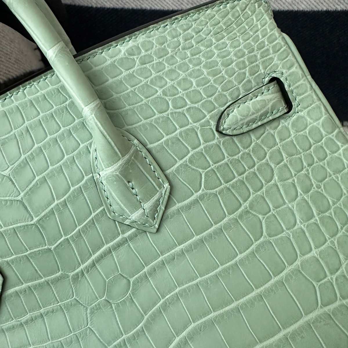 HERMÈS KELLY 28 VERT D'EAU ALLIGATOR – ÉDITION LIMITÉE