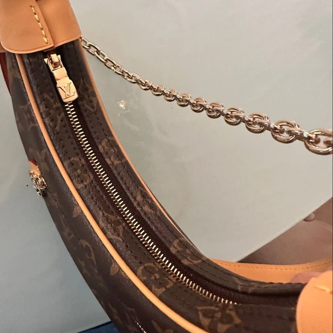 LOUIS VUITTON – SAC À BÉBÉ COOKIE