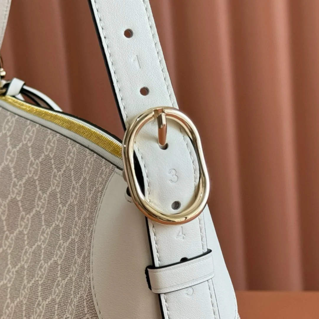 PETIT SAC À BANDOULIÈRE AVEC EMBLÈME GG