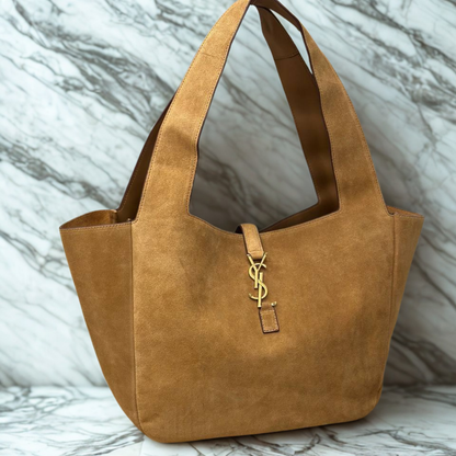 LE 5 À 7 BEA EN DAIM PAR YVES SAINT LAURENT