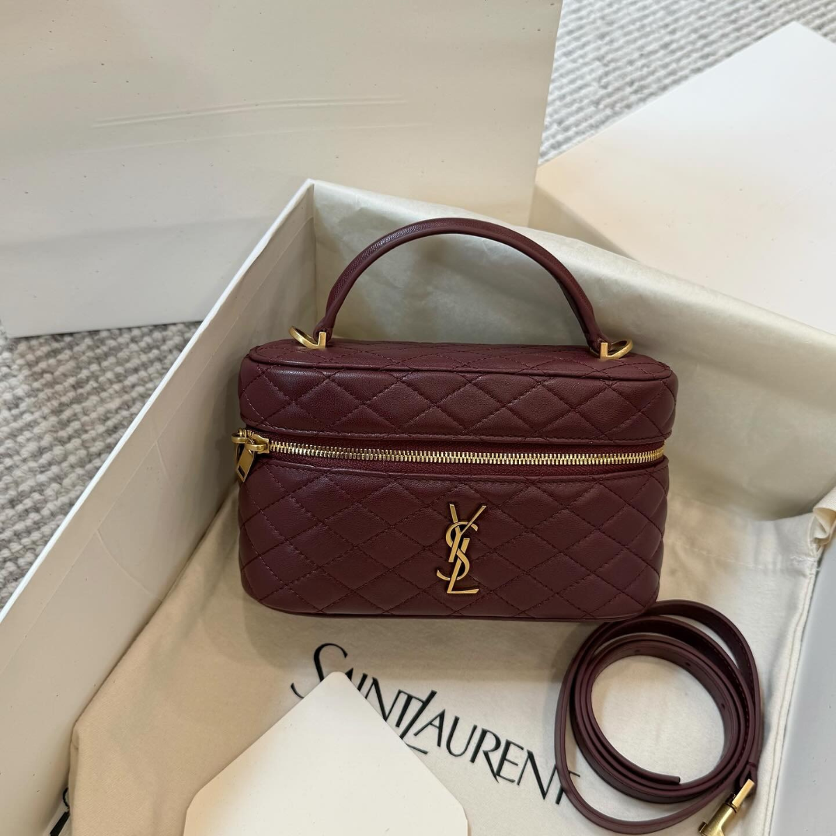 Trousse de toilette Gaby d'Yves Saint Laurent en cuir d'agneau