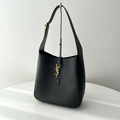 YVES SAINT LAURENT LE 5 À 7 BEA – SAC EN CUIR GRAINÉ