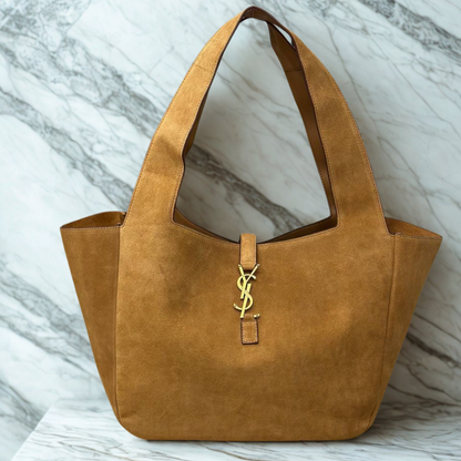 LE 5 À 7 BEA EN DAIM PAR YVES SAINT LAURENT