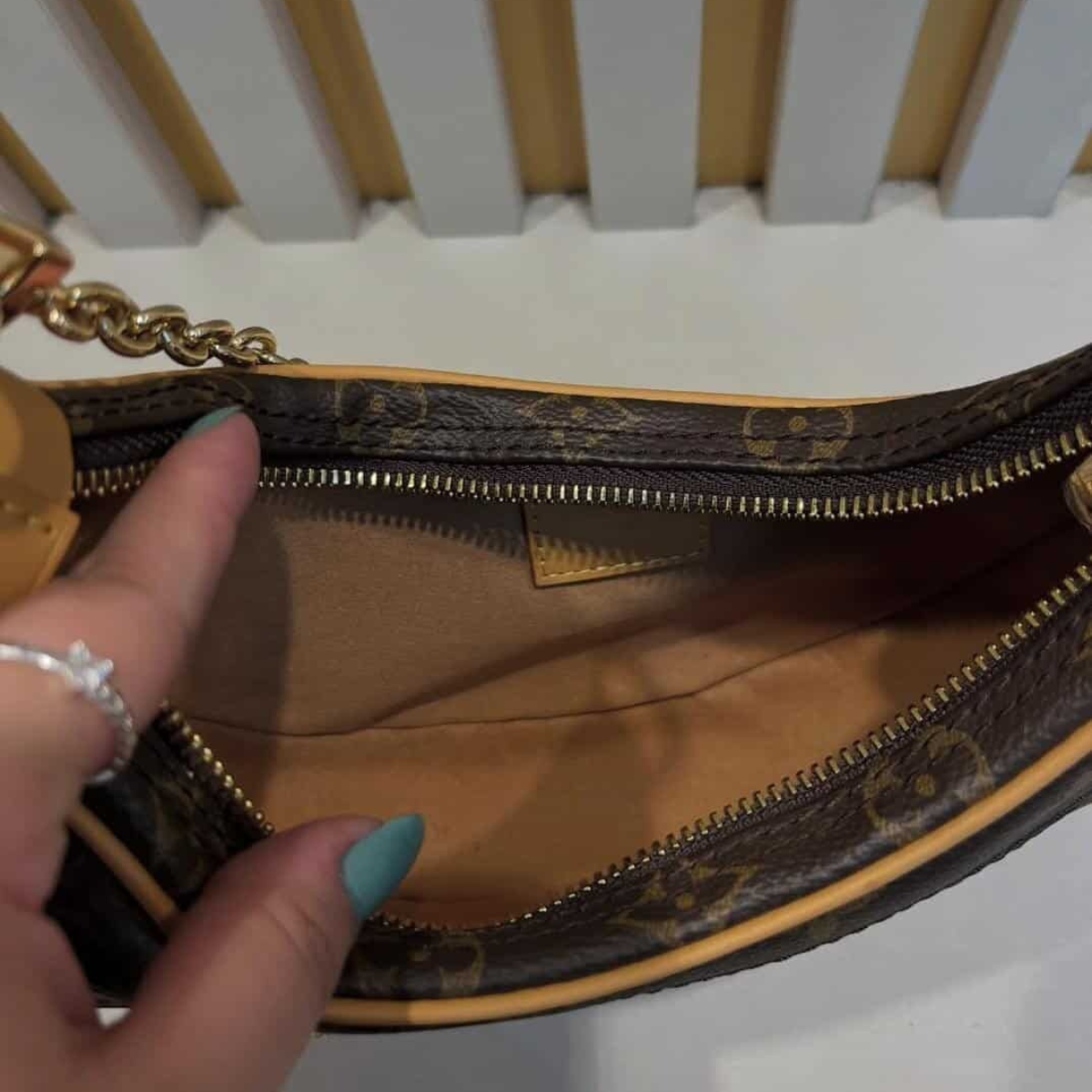 LOUIS VUITTON – SAC À BÉBÉ COOKIE