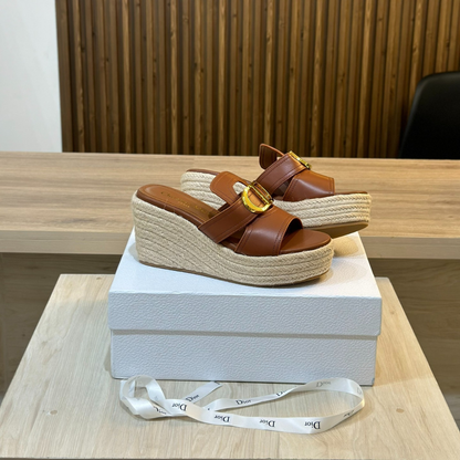 SAC BOBBY MOYEN DIOR ET ENSEMBLE DE 30 MORCEAUX MONTAIGNE