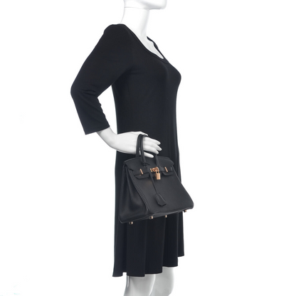 Sac Hermès Birkin 25 avec finitions dorées, coloris noir