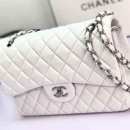 Sac Chanel classique à rabat simple blanc cassé