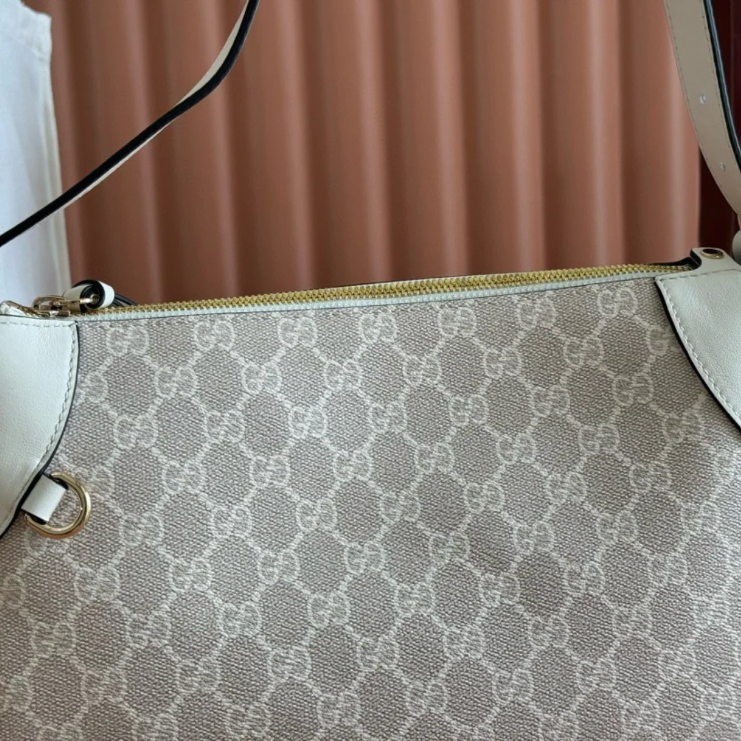 PETIT SAC À BANDOULIÈRE AVEC EMBLÈME GG