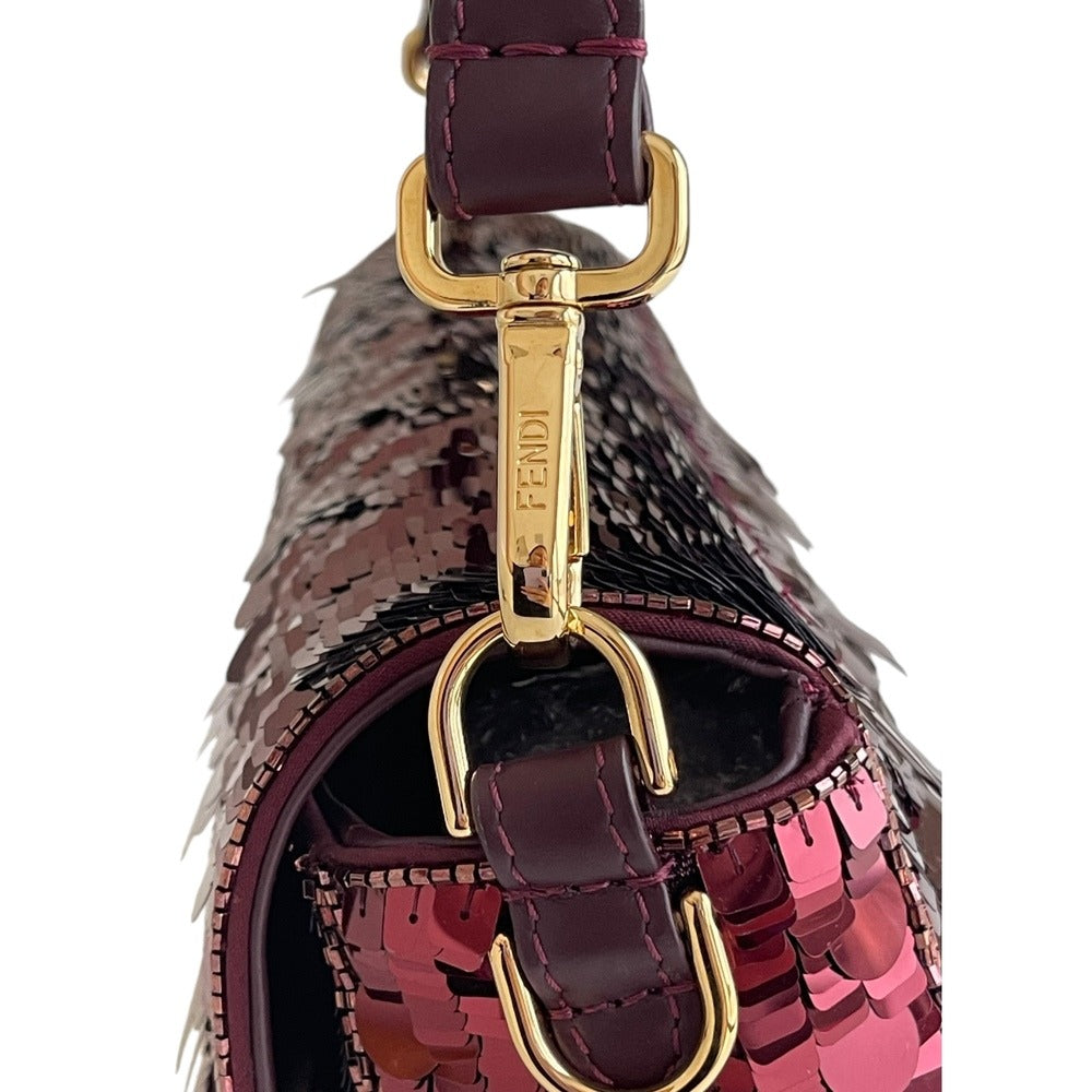 SAC BAGUETTE FENDI À PAILLETTES ROUGES