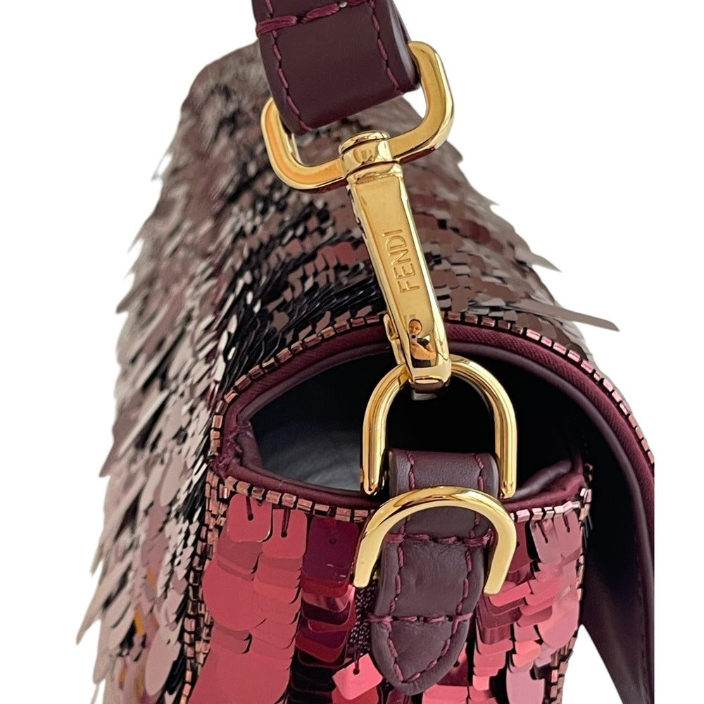 SAC BAGUETTE FENDI À PAILLETTES ROUGES